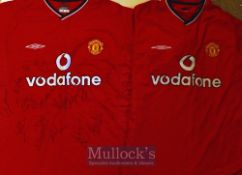 1998/00 Signed Manchester United Football Shirt signed to the front in ink by 16, short sleeve