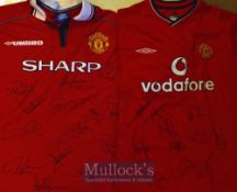 1998/00 Signed Manchester United Football Shirt signed to the front in ink by 15, short sleeve