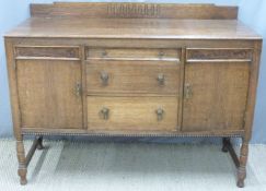 Oak sideboard fitted three drawers flanked by cupboards, W137 x D51 x H100cm