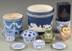 Wedgwood Jasperware including jardinière, Adam etc, tallest 20cm