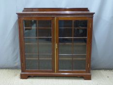 Late 19thC / early 20thC glazed mahogany bookcase with astragal glazed doors set with reeded gilt