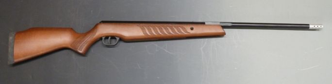 Cometa Fusion .22 air rifle with patterned semi-pistol grip and forend, raised cheek piece and