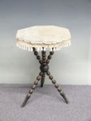 19thC gypsy table with gilt and ebonised bobbin turned legs and octagonal top, width 46cm