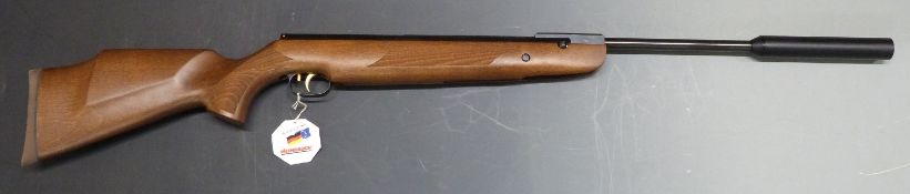 Weihrauch HW95K .22 air rifle with chequered semi-pistol grip and forend, serial number 2262659, new