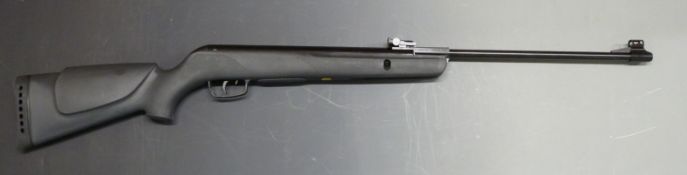 Gamo Hornet .22 air rifle with semi-pistol grip and raised cheek piece, serial number 04-1C-490638-