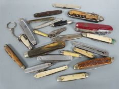 A small collection of pocket knives etc in box