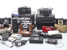 A quantity of cameras and accessories including Praktica MLT3 3LR with Pentacon 2.8/135 and 3.5/30
