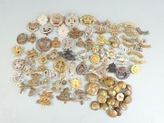 British Army cap badges, insignia and buttons including 9 Lancers, Fife and Forfar Yeomawry, North