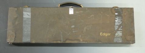 A fitted shotgun carry case with felt lined interior, 80 x 23 8cm