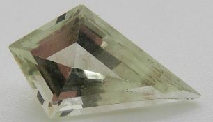 A kite cut aquamarine, 0.37g and a round cut heliodor measuring approximately 1ct