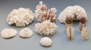 Seven pieces of coral, four agate cups and two agate eggs
