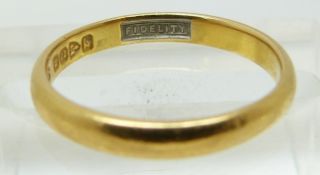 A 22ct gold wedding band/ ring stamped Fidelity to inner band, 2g (size H)