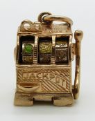 A 9ct gold functioning fruit machine charm, 8.9g