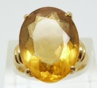 An 18k gold ring set with an oval citrine, 8.8g (size M)