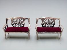 A pair of white metal novelty miniature sofas, each stamped 925, length 46mm, weight 30g all in