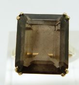 A 9ct gold ring set an emerald cut smoky quartz (size N)
