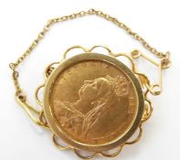 An 1882 Victorian gold half sovereign in 9ct gold brooch mount, 6.4g