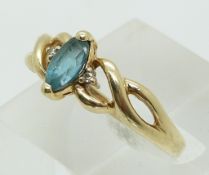 A 9ct gold ring set with topaz (size Q)