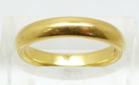 A 22ct gold wedding band, 5.5g (size K)