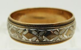 A 9ct gold wedding band