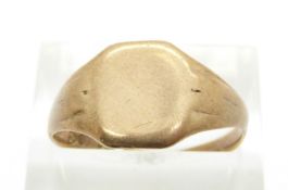 A 9ct gold signet ring, 3.5g