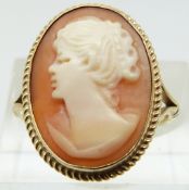 A 9ct gold ring set with a cameo (size O)