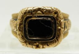 Victorian yellow metal ring set with black enamel, 6.5g (size M)