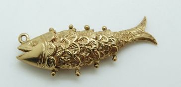 A 9ct gold fish pendant, 7g