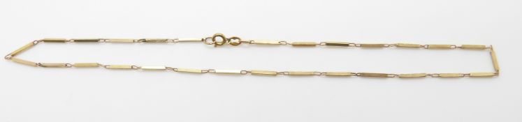 A 9ct gold gold necklace made up of rectangular links, 4.6g, 19.5cm drop