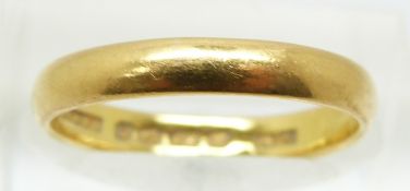 A 22ct gold wedding band by Parsons, 3g (size M)