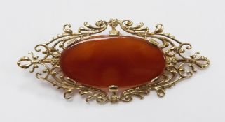 A 9ct gold brooch set with carnelian agate, 5.2 x 2.2cm, 6.5g