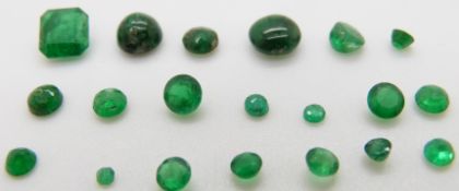 An emerald cut emerald (0.9ct), seventeen round cut emeralds and two emerald cabochons (1g)