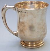 Edward VIII Elkington & Co. hallmarked silver tankard or christening mug, Birmingham 1936, height
