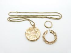 Victorian 9ct gold back and front locket (5.6g), 9ct gold mount and a 9ct gold ring (5.3g)