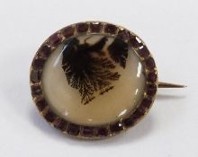 Victorian brooch set with tree agate surrounded by garnets, width 1.5cm x length 1.5cm