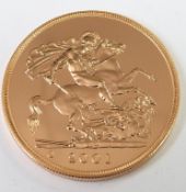 2001 brilliant uncirculated gold five pound coin, in deluxe case with certificate no 0137, 39.94g,