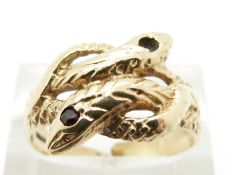A yellow metal twin snake ring, 4.3g