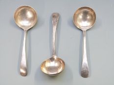 Three Edward VII and George V hallmarked silver Old English pattern ladles, two London 1909, one