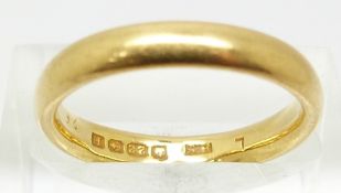 A 22ct gold ring / wedding band, 4.5g (size L)