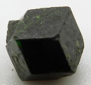 A loose uncut green garnet (demantoid), 0.5g