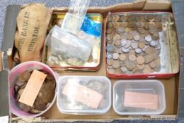 A very large quantity of UK pennies and halfpennies, also includes some further UK examples etc,
