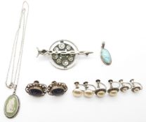 Scottish silver brooch/ pin (Edinburgh 1975), silver earrings, a Wedgwood pendant and a silver