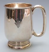 Elizabeth II hallmarked silver tankard, Sheffield 1960 maker Viner's Ltd, height 10cm weight 195g