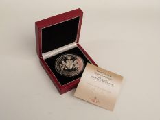 Cased silver 5oz £10 coin commemorating Prince William and Catherine Middleton, with certificate