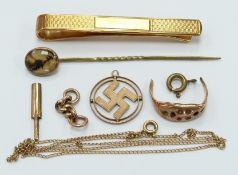 A section of 9ct gold chain, 9ct gold pendant (3.7g), stick pin set with agate and gold plated tie