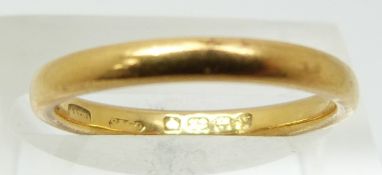 A 22ct gold wedding band/ ring, 3.1g (size L)