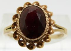 A 9ct gold ring set with a garnet (size P)