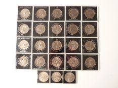 Twenty three Royal Commemorative Queen Elizabeth modern cased crowns