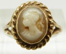 A 9ct gold ring set with a cameo (size O)