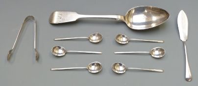 Victorian hallmarked silver fiddle pattern table spoon, London 1839, length 22cm together with six